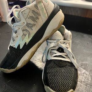 Adidas Dame Time sneakers